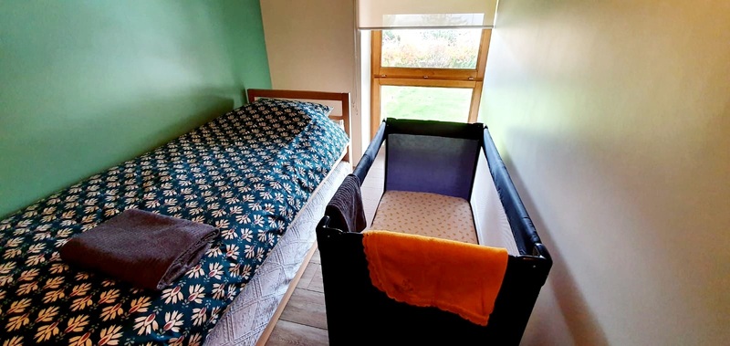 Gîte - 2ème chambre - Lit simple et lit parapluie
